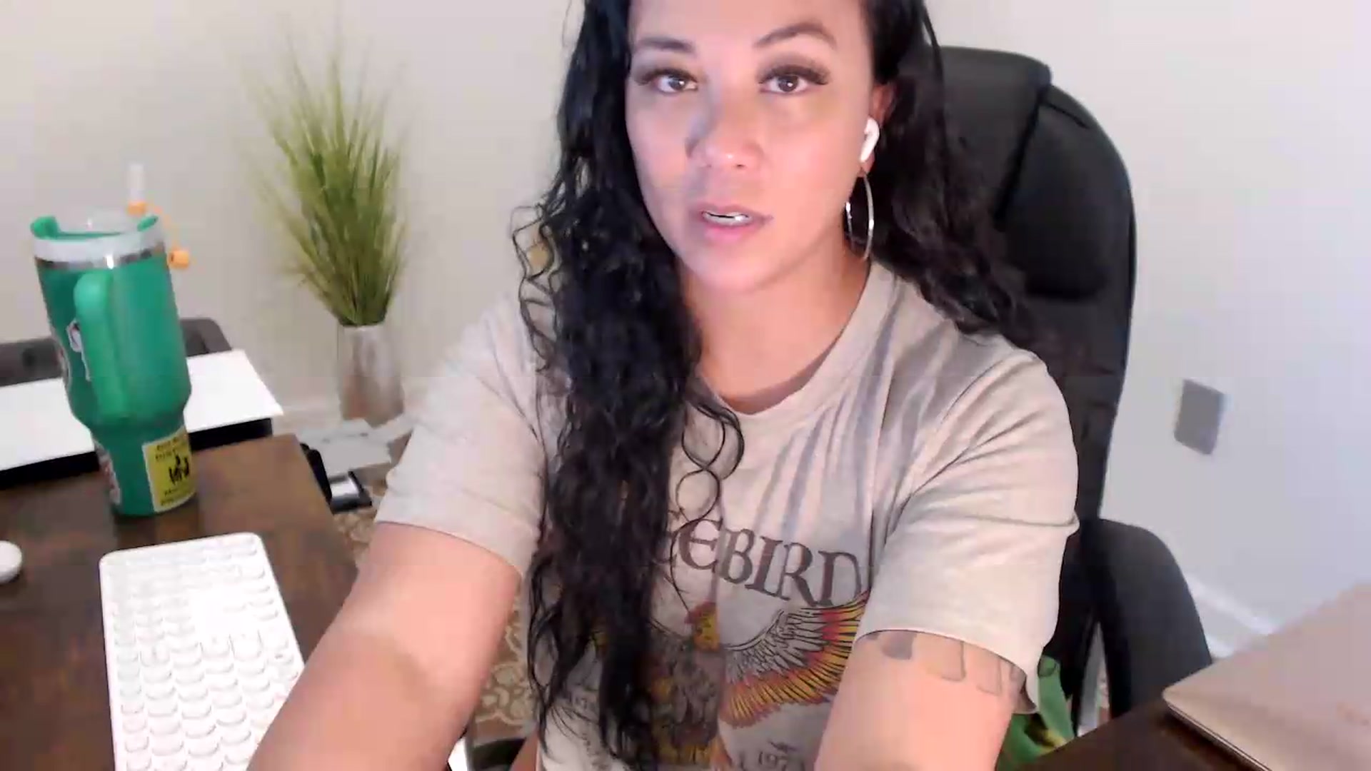 Gallery image thumbnail from MickaylaStar's myfreecams stream on, 07/01/2026, 18:21 image 13 of 20