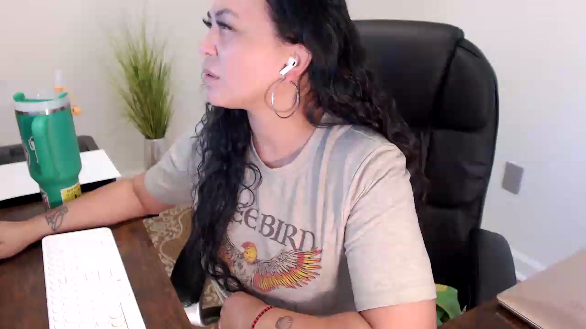 Gallery image thumbnail from MickaylaStar's myfreecams stream on, 07/01/2026, 18:21 image 10 of 20