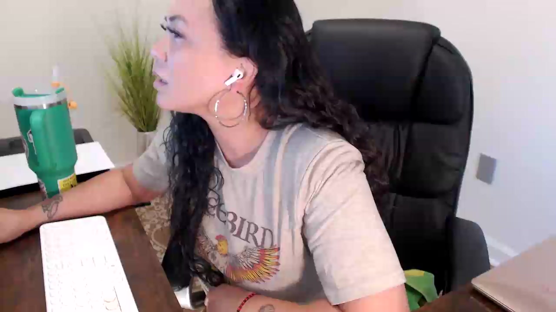 Gallery image thumbnail from MickaylaStar's myfreecams stream on, 07/01/2026, 18:21 image 9 of 20