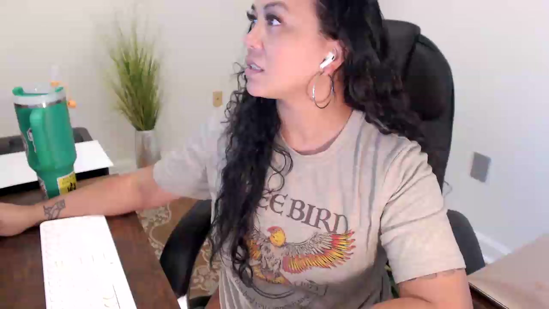 Gallery image thumbnail from MickaylaStar's myfreecams stream on, 07/01/2026, 18:21 image 14 of 20