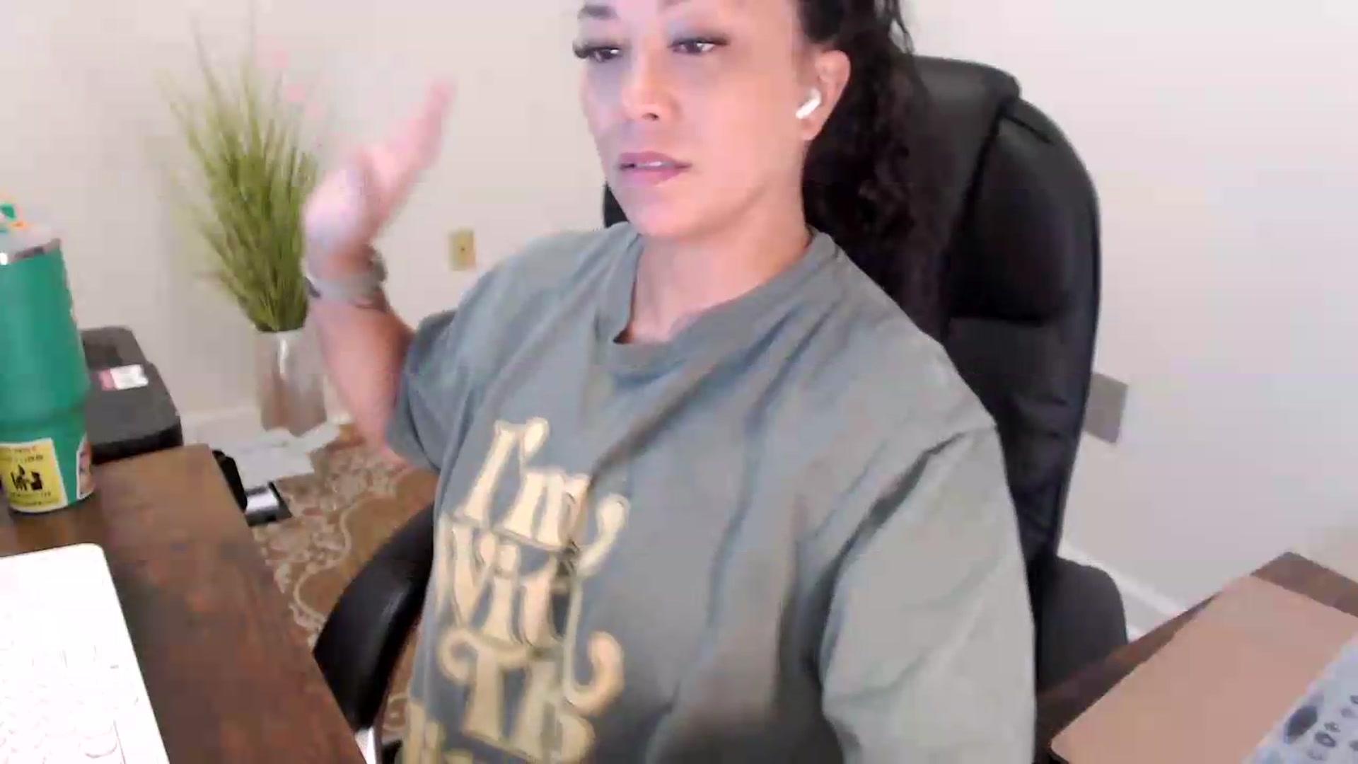Gallery image thumbnail from MickaylaStar's myfreecams stream on, 07/03/2026, 15:43 image 8 of 20