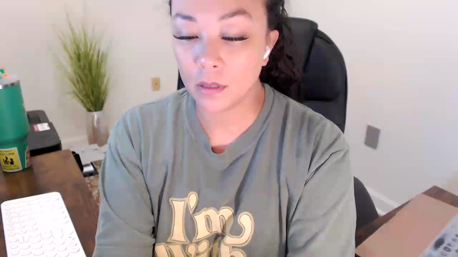 Gallery image thumbnail from MickaylaStar's myfreecams stream on, 07/03/2026, 15:43 image 13 of 20