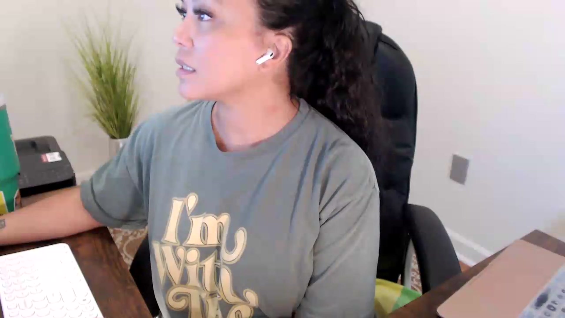 Gallery image thumbnail from MickaylaStar's myfreecams stream on, 07/03/2026, 16:21 image 13 of 20