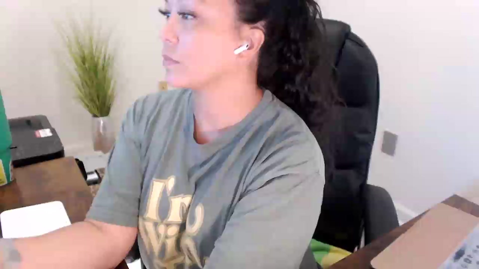 Gallery image thumbnail from MickaylaStar's myfreecams stream on, 07/03/2026, 16:21 image 1 of 20
