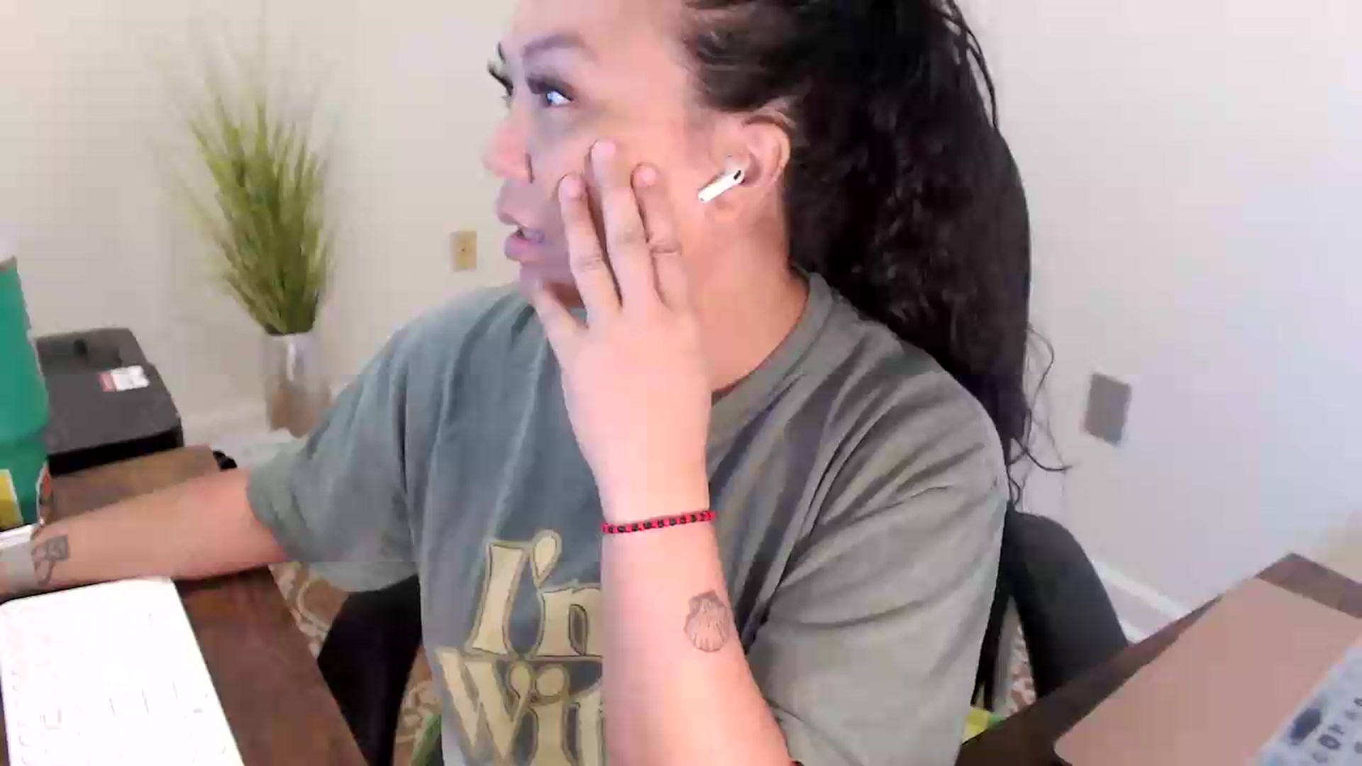 Gallery image thumbnail from MickaylaStar's myfreecams stream on, 07/03/2026, 16:21 image 5 of 20