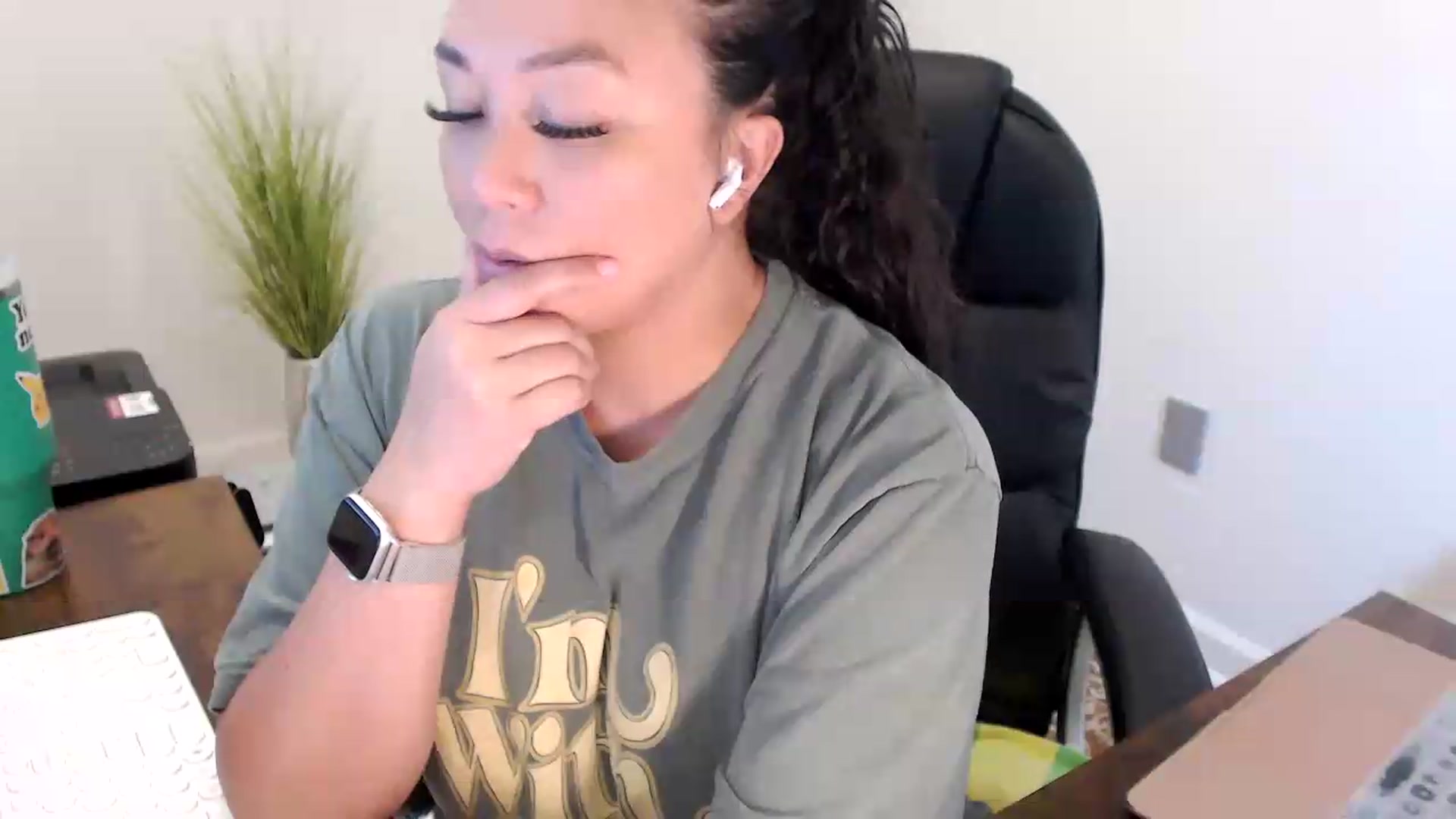 Gallery image thumbnail from MickaylaStar's myfreecams stream on, 07/03/2026, 17:16 image 16 of 20