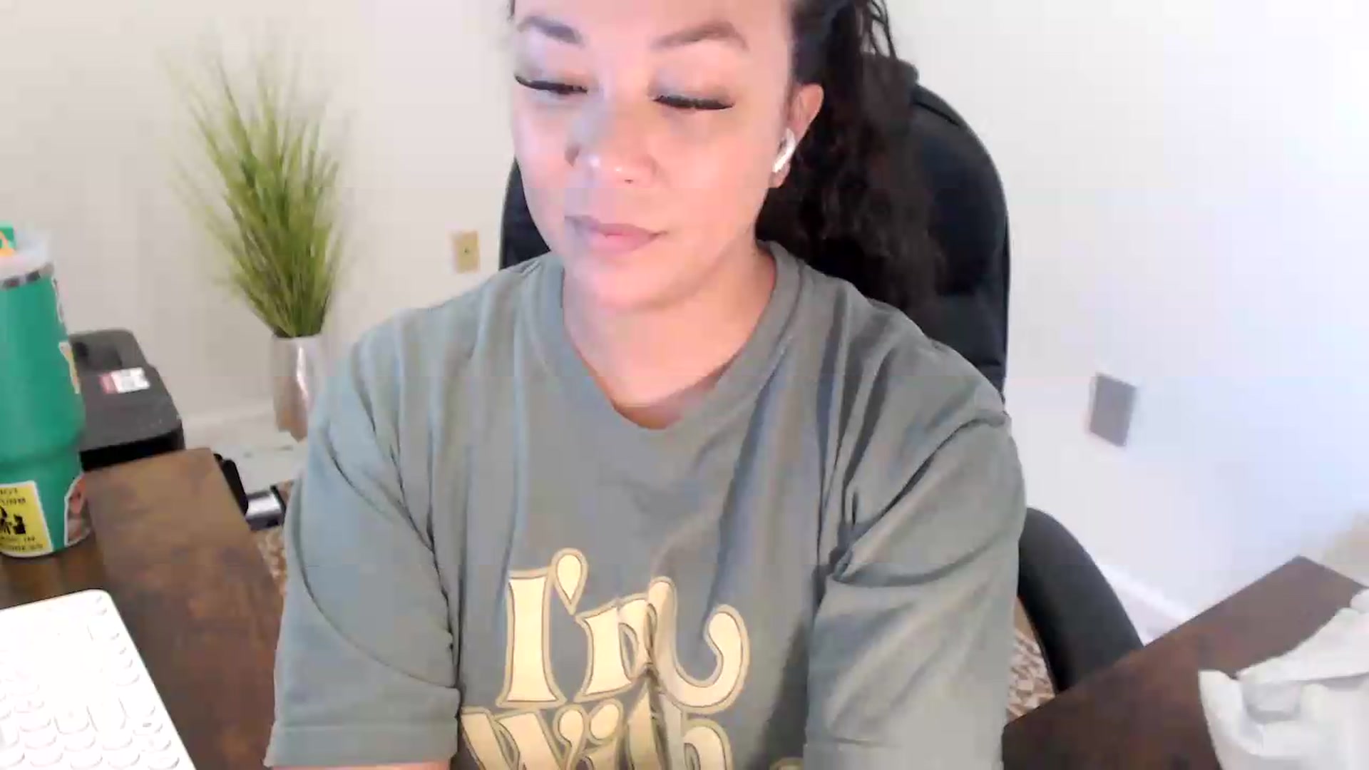 Gallery image thumbnail from MickaylaStar's myfreecams stream on, 07/03/2026, 17:32 image 9 of 20