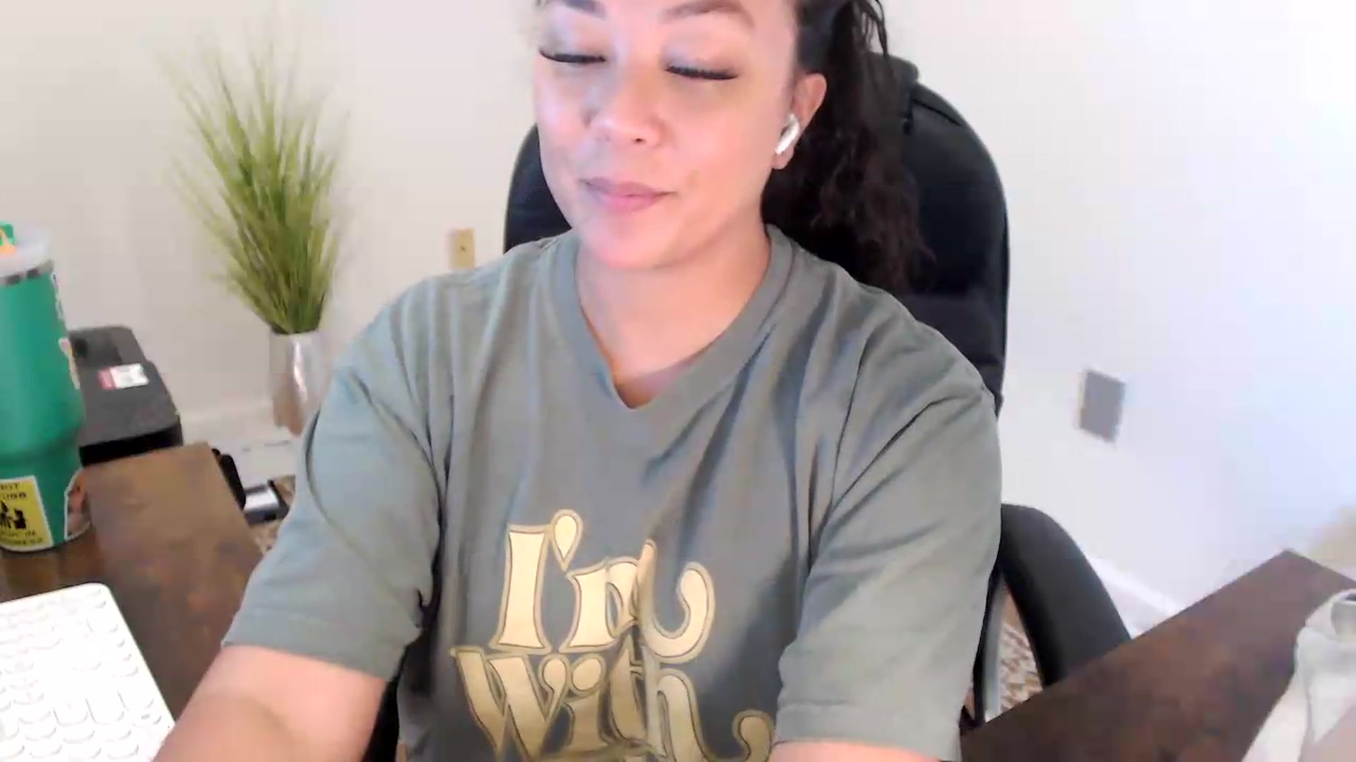 Gallery image thumbnail from MickaylaStar's myfreecams stream on, 07/03/2026, 17:32 image 16 of 20