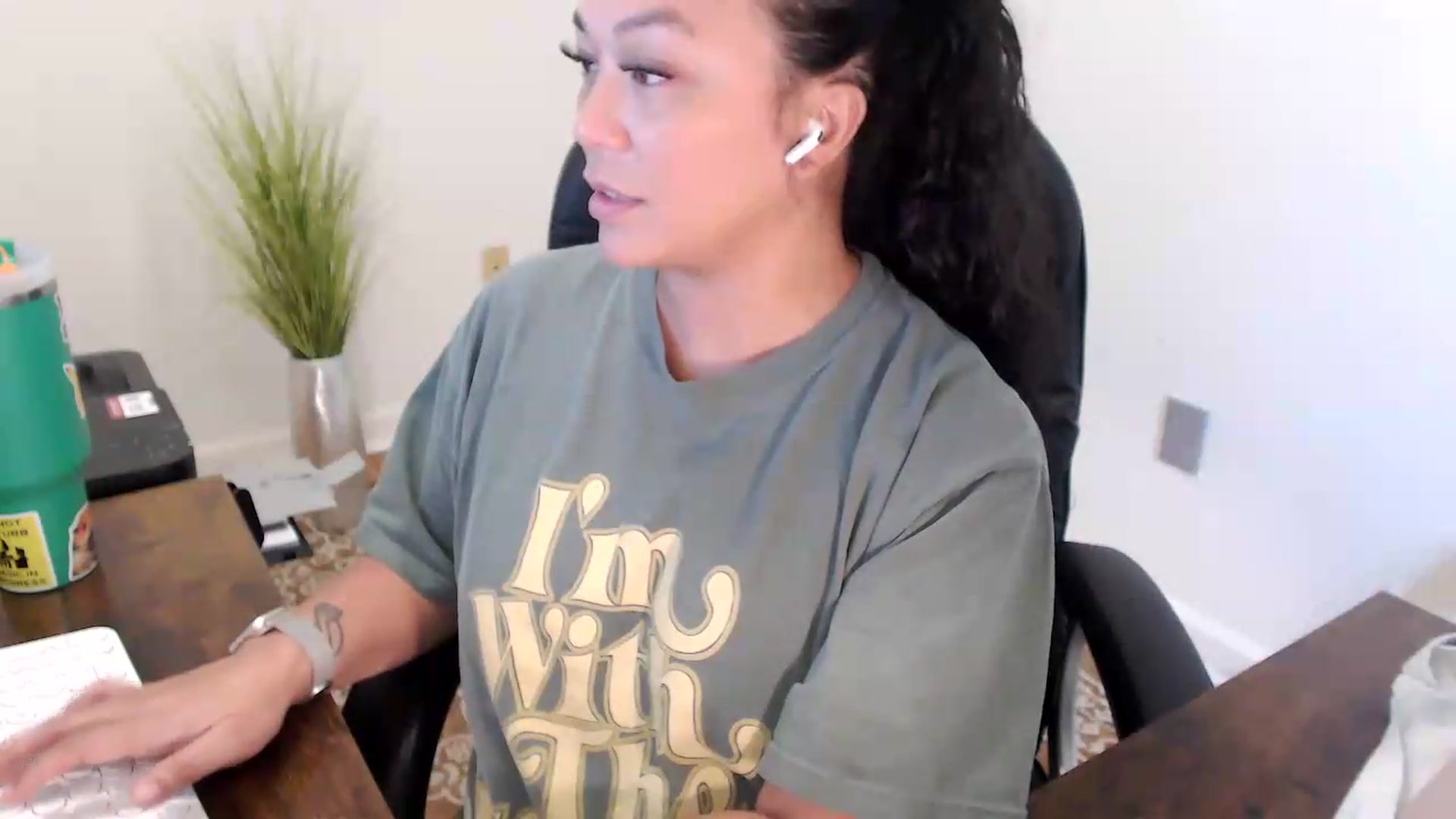 Gallery image thumbnail from MickaylaStar's myfreecams stream on, 07/03/2026, 17:32 image 17 of 20