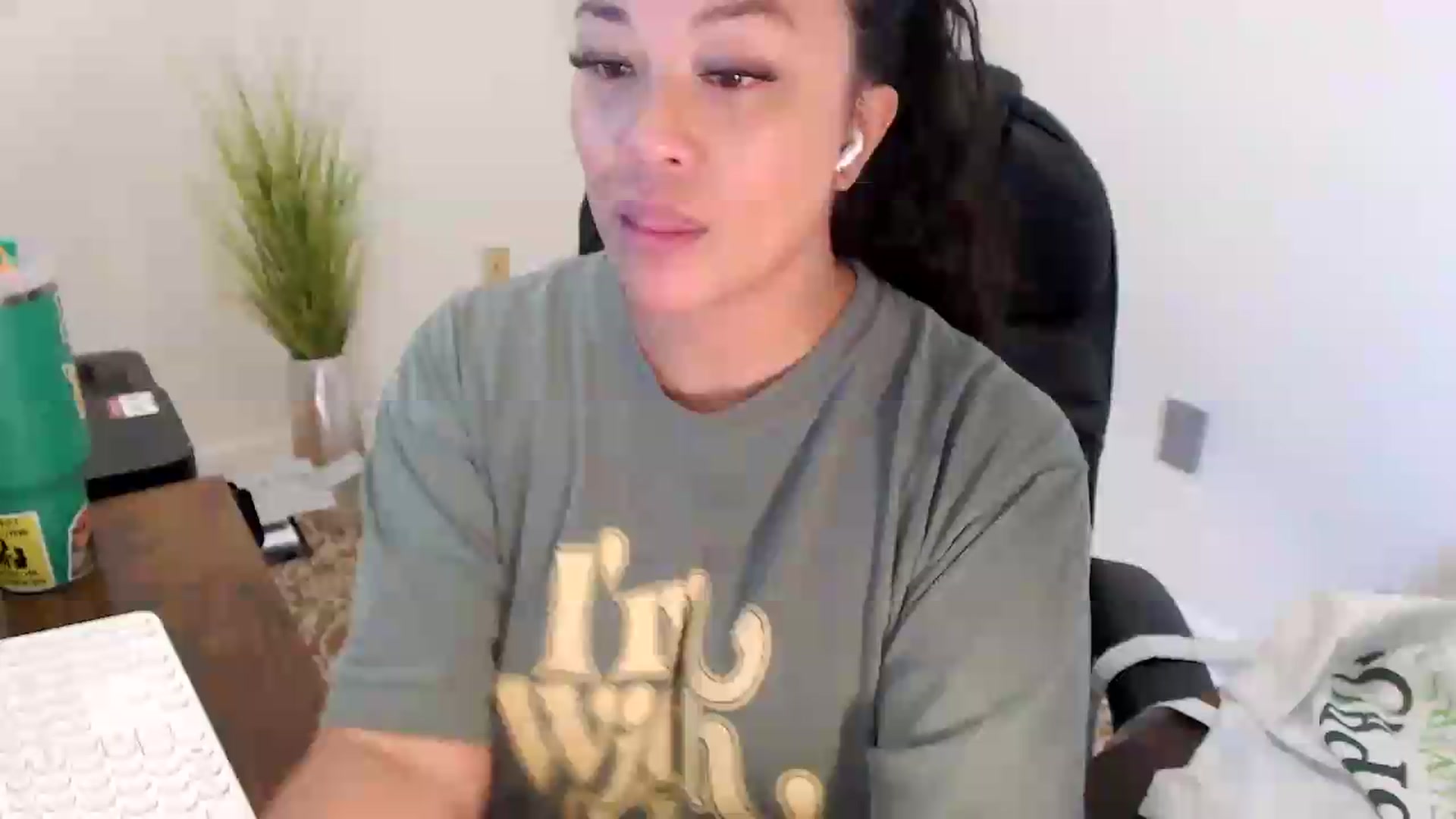 Gallery image thumbnail from MickaylaStar's myfreecams stream on, 07/03/2026, 17:32 image 1 of 20