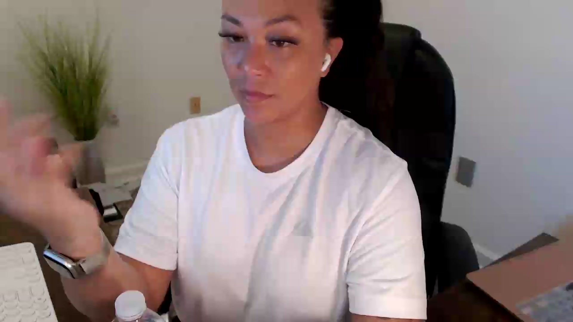 Gallery image thumbnail from MickaylaStar's myfreecams stream on, 07/06/2026, 17:00 image 3 of 20