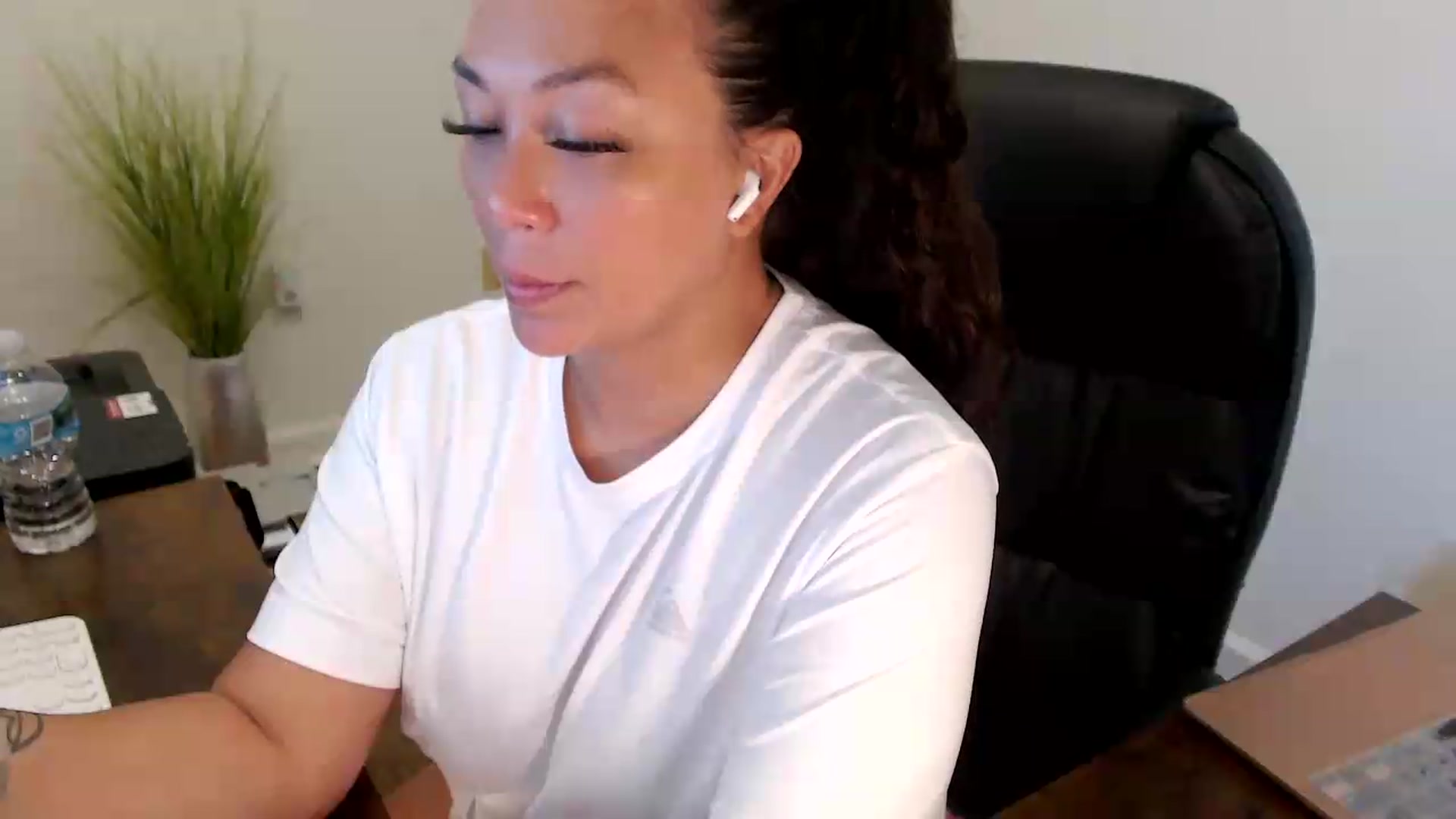 Gallery image thumbnail from MickaylaStar's myfreecams stream on, 07/06/2026, 17:00 image 4 of 20