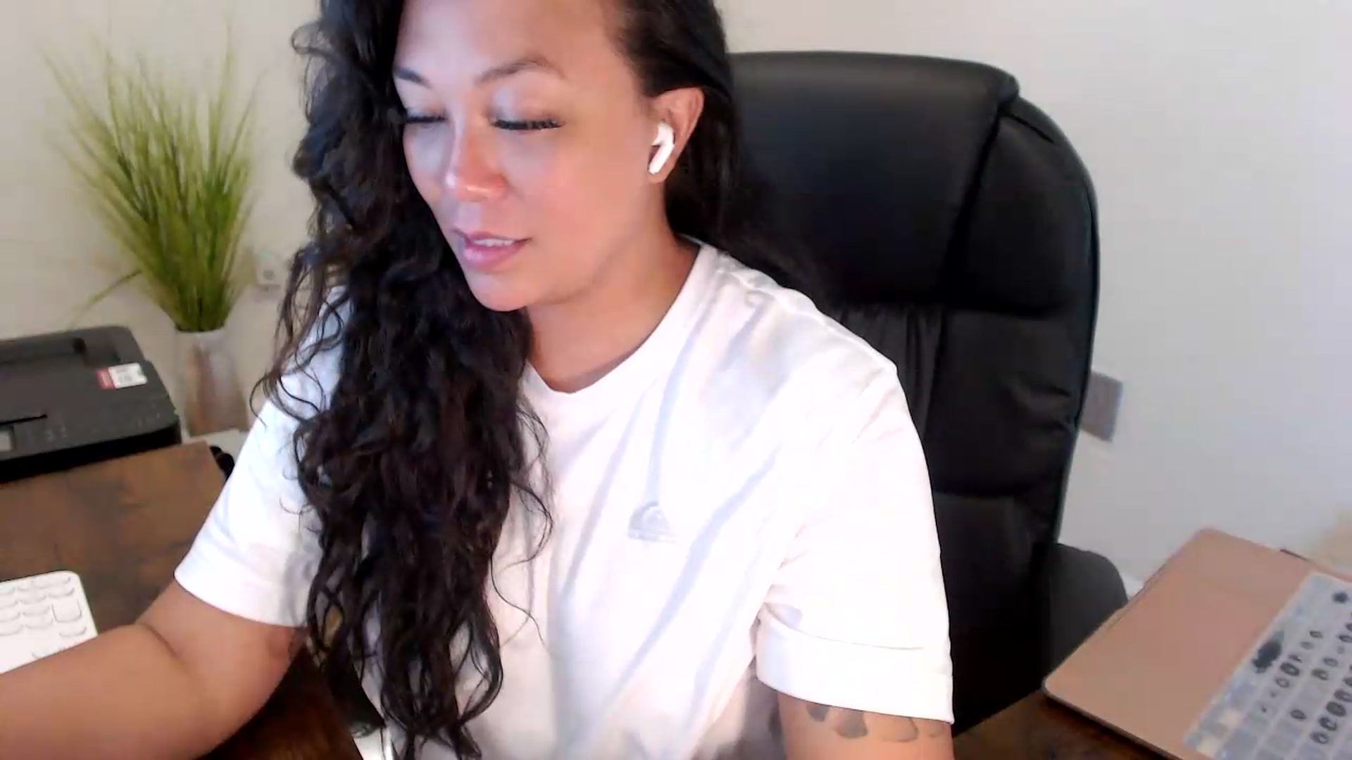Gallery image thumbnail from MickaylaStar's myfreecams stream on, 07/06/2026, 17:00 image 20 of 20