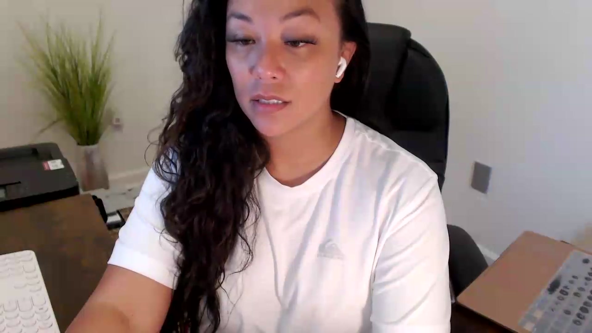 Gallery image thumbnail from MickaylaStar's myfreecams stream on, 07/06/2026, 17:00 image 15 of 20