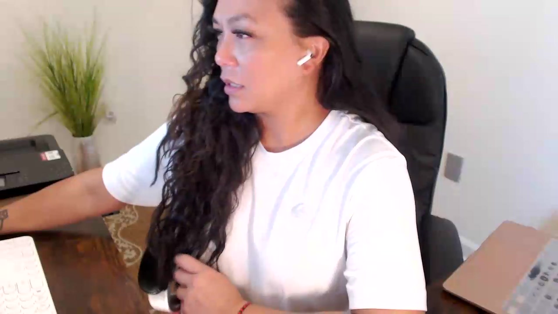 Gallery image thumbnail from MickaylaStar's myfreecams stream on, 07/06/2026, 17:16 image 4 of 20