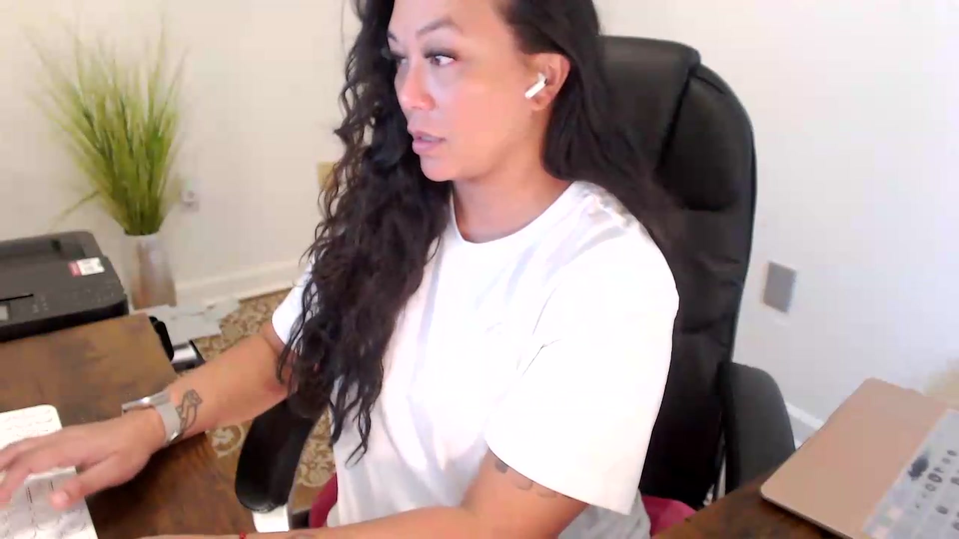 Gallery image thumbnail from MickaylaStar's myfreecams stream on, 07/06/2026, 17:16 image 7 of 20