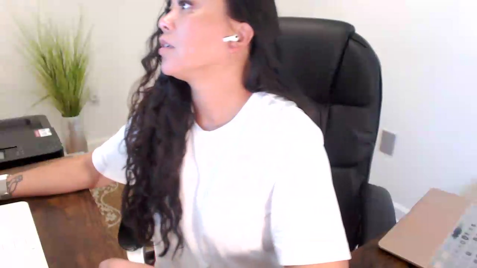 Gallery image thumbnail from MickaylaStar's myfreecams stream on, 07/06/2026, 17:16 image 3 of 20