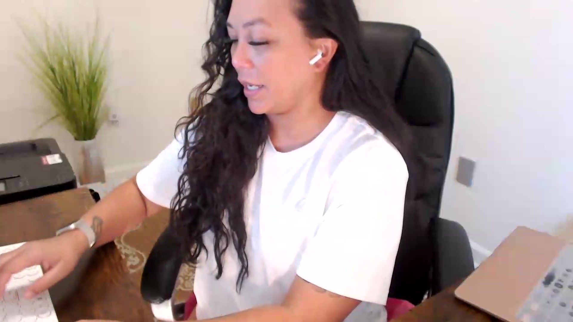 Gallery image thumbnail from MickaylaStar's myfreecams stream on, 07/06/2026, 17:16 image 10 of 20