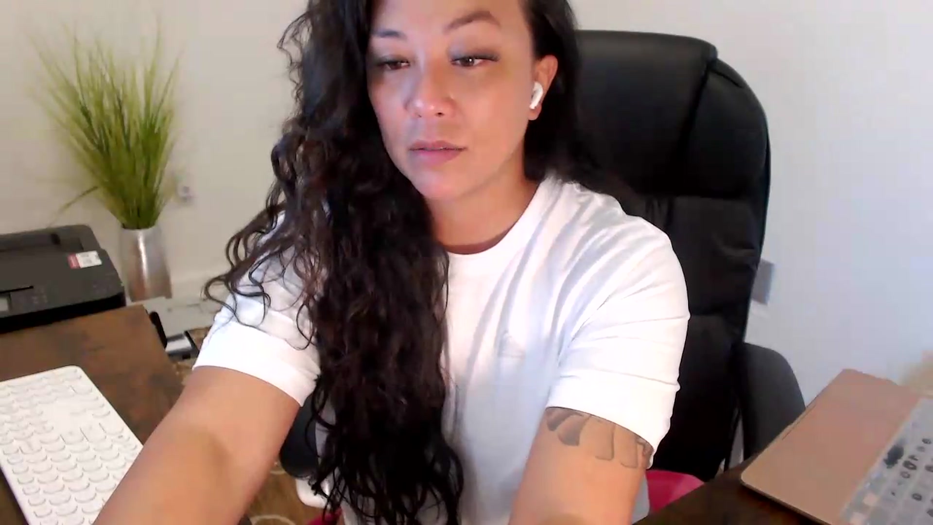 Gallery image thumbnail from MickaylaStar's myfreecams stream on, 07/06/2026, 17:38 image 17 of 20