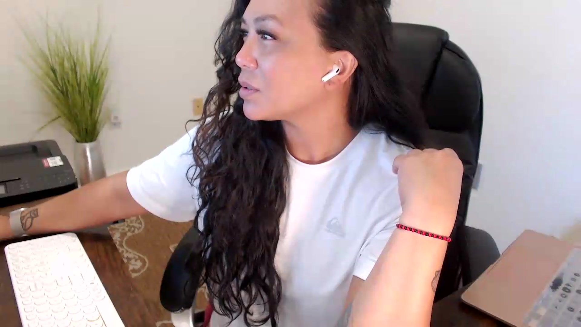 Gallery image thumbnail from MickaylaStar's myfreecams stream on, 07/06/2026, 17:38 image 20 of 20