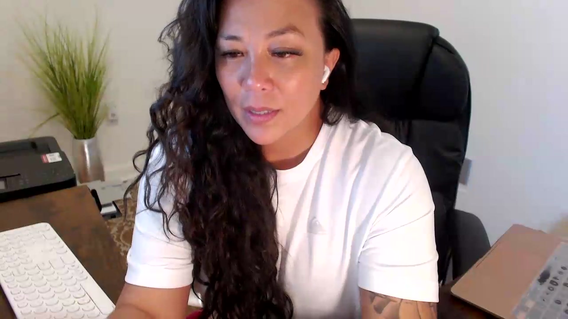 Gallery image thumbnail from MickaylaStar's myfreecams stream on, 07/06/2026, 17:38 image 18 of 20