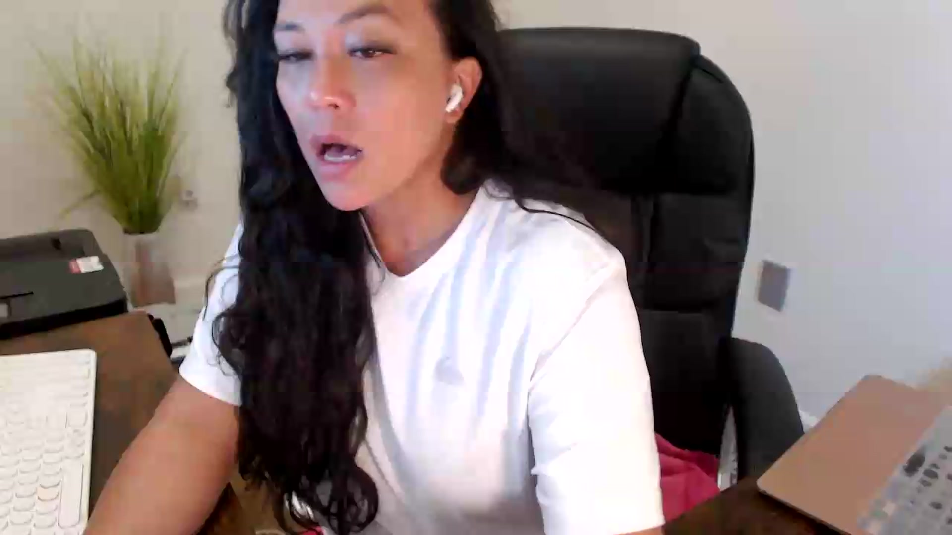 Gallery image thumbnail from MickaylaStar's myfreecams stream on, 07/06/2026, 17:58 image 4 of 20