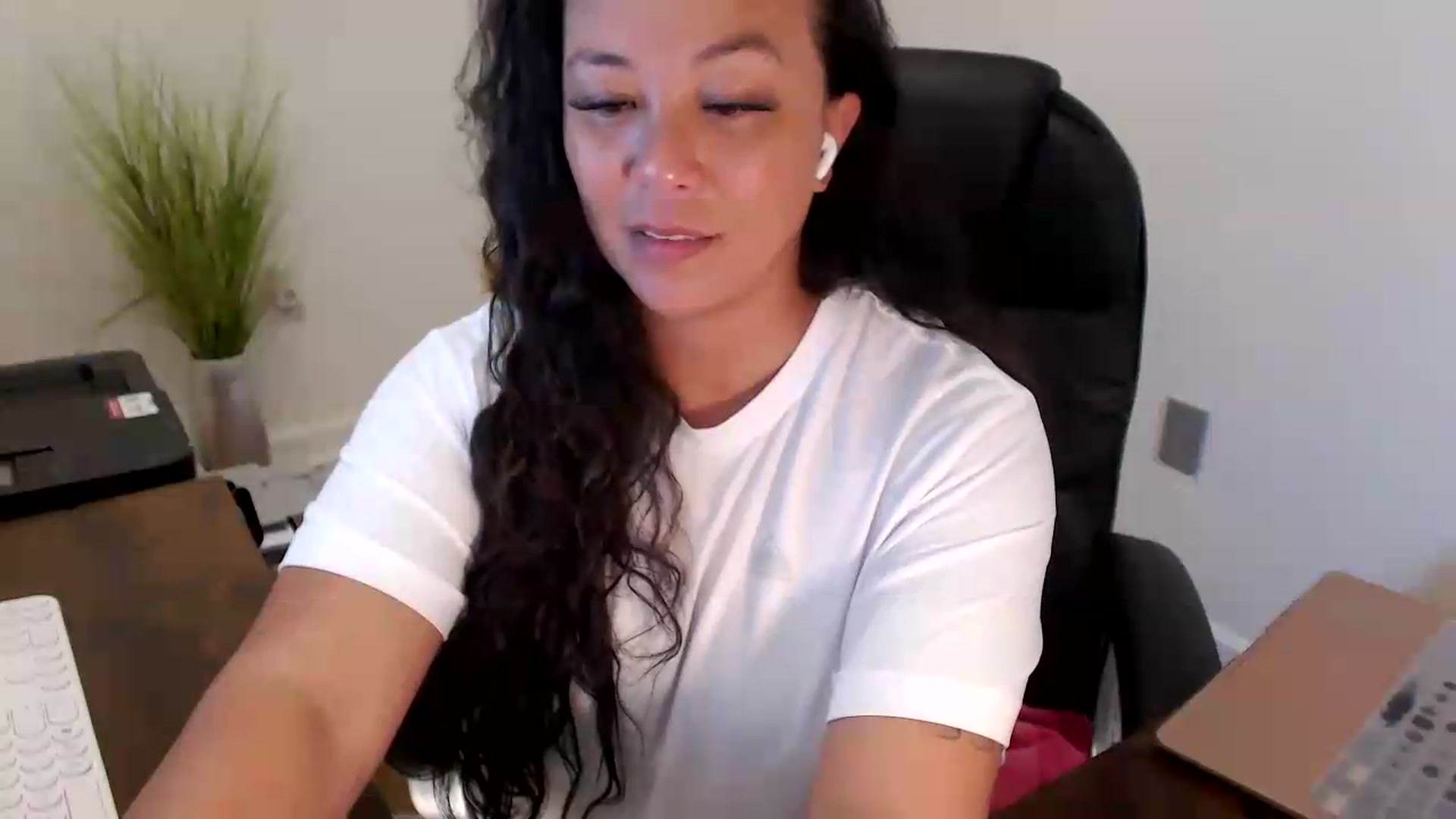 Gallery image thumbnail from MickaylaStar's myfreecams stream on, 07/06/2026, 17:58 image 13 of 20