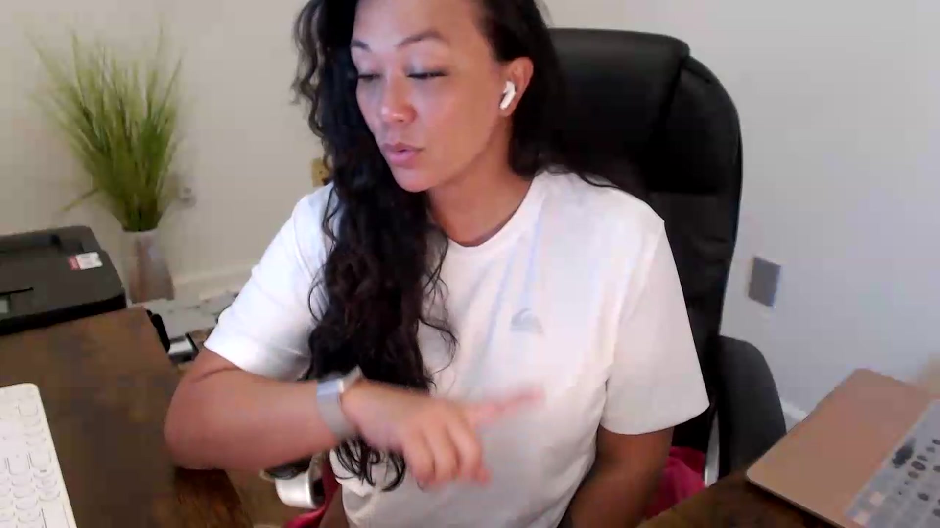 Gallery image thumbnail from MickaylaStar's myfreecams stream on, 07/06/2026, 17:58 image 16 of 20