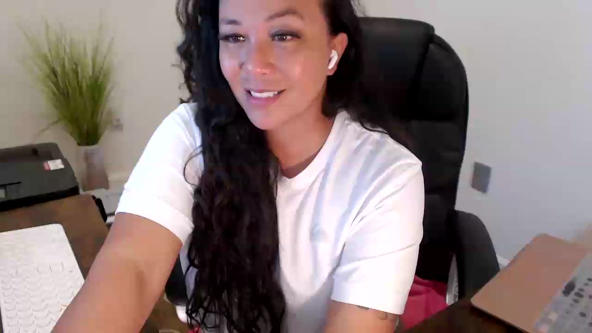 Gallery image thumbnail from MickaylaStar's myfreecams stream on, 07/06/2026, 17:58 image 1 of 20