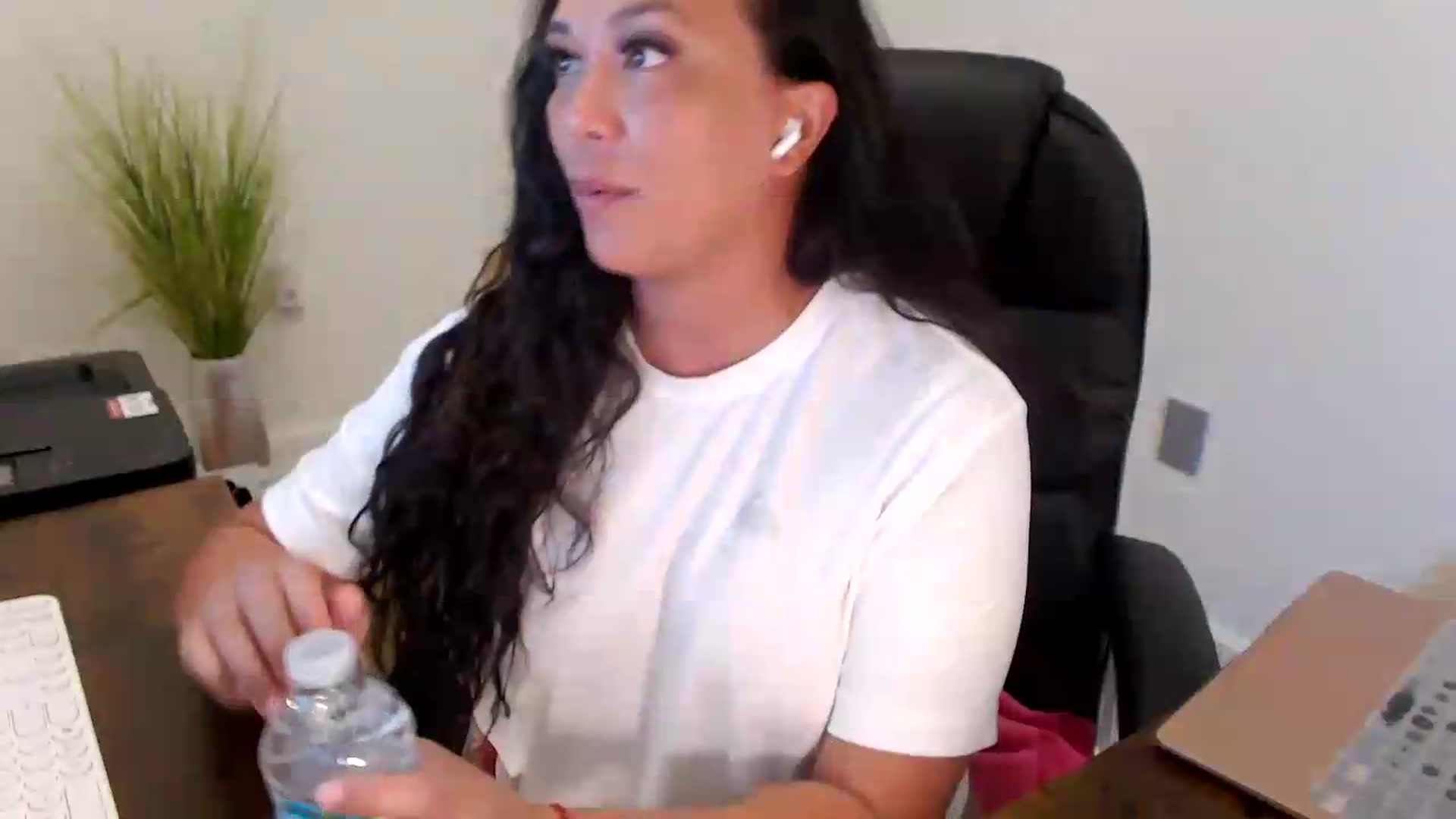 Gallery image thumbnail from MickaylaStar's myfreecams stream on, 07/06/2026, 17:58 image 12 of 20