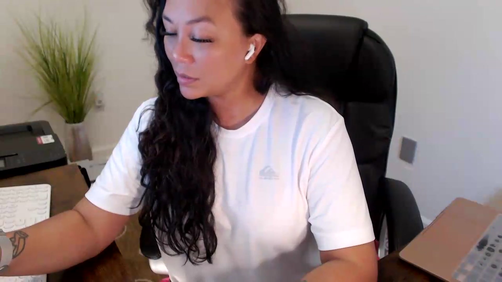 Gallery image thumbnail from MickaylaStar's myfreecams stream on, 07/06/2026, 17:58 image 3 of 20