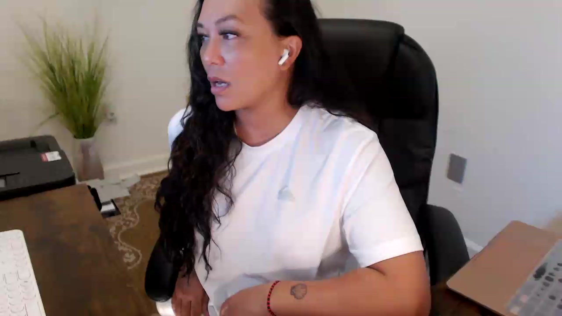 Gallery image thumbnail from MickaylaStar's myfreecams stream on, 07/06/2026, 17:58 image 14 of 20