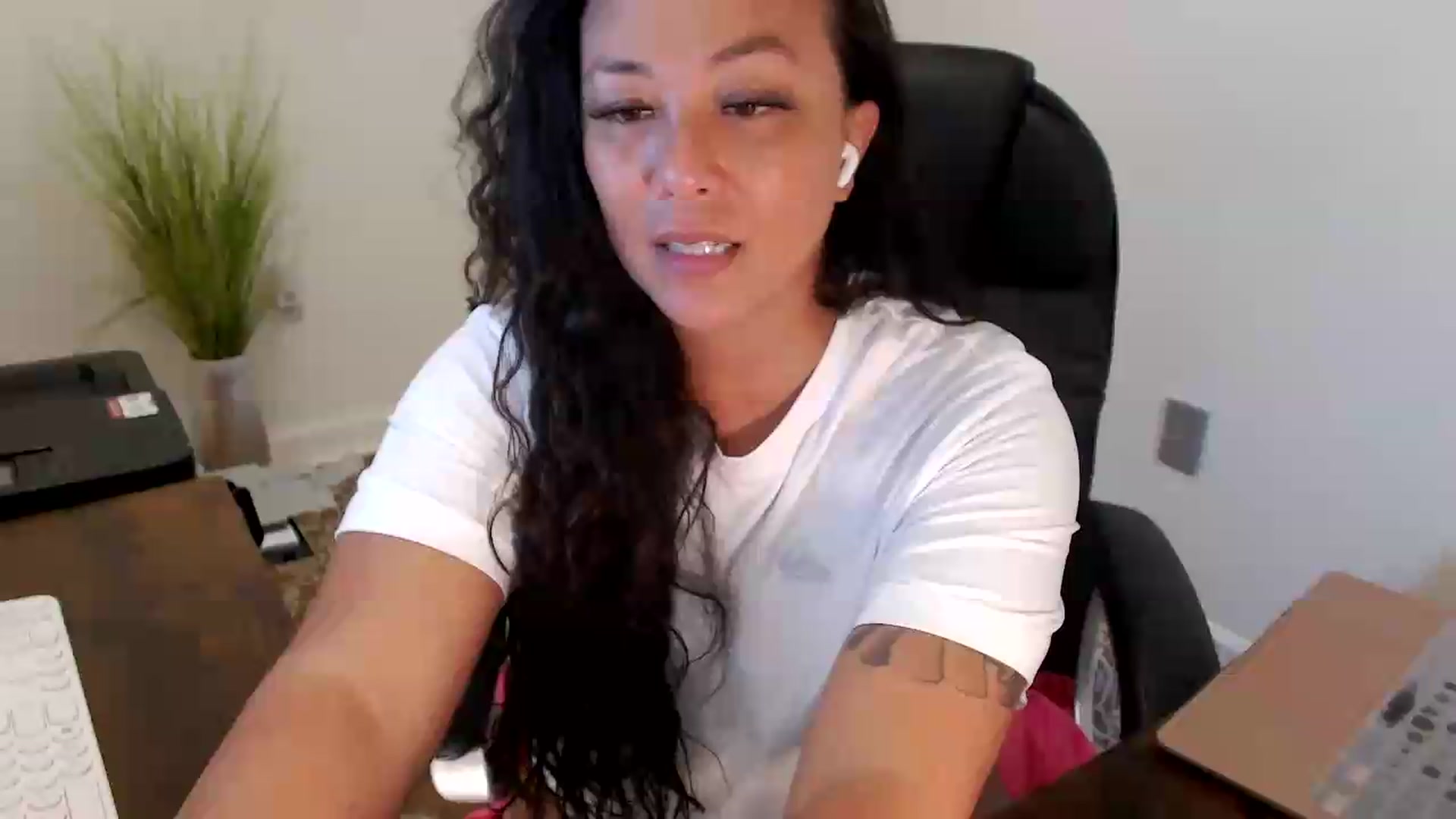 Gallery image thumbnail from MickaylaStar's myfreecams stream on, 07/06/2026, 17:58 image 18 of 20