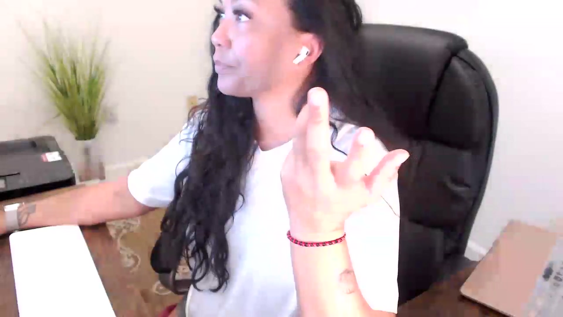 Gallery image thumbnail from MickaylaStar's myfreecams stream on, 07/06/2026, 19:15 image 4 of 20
