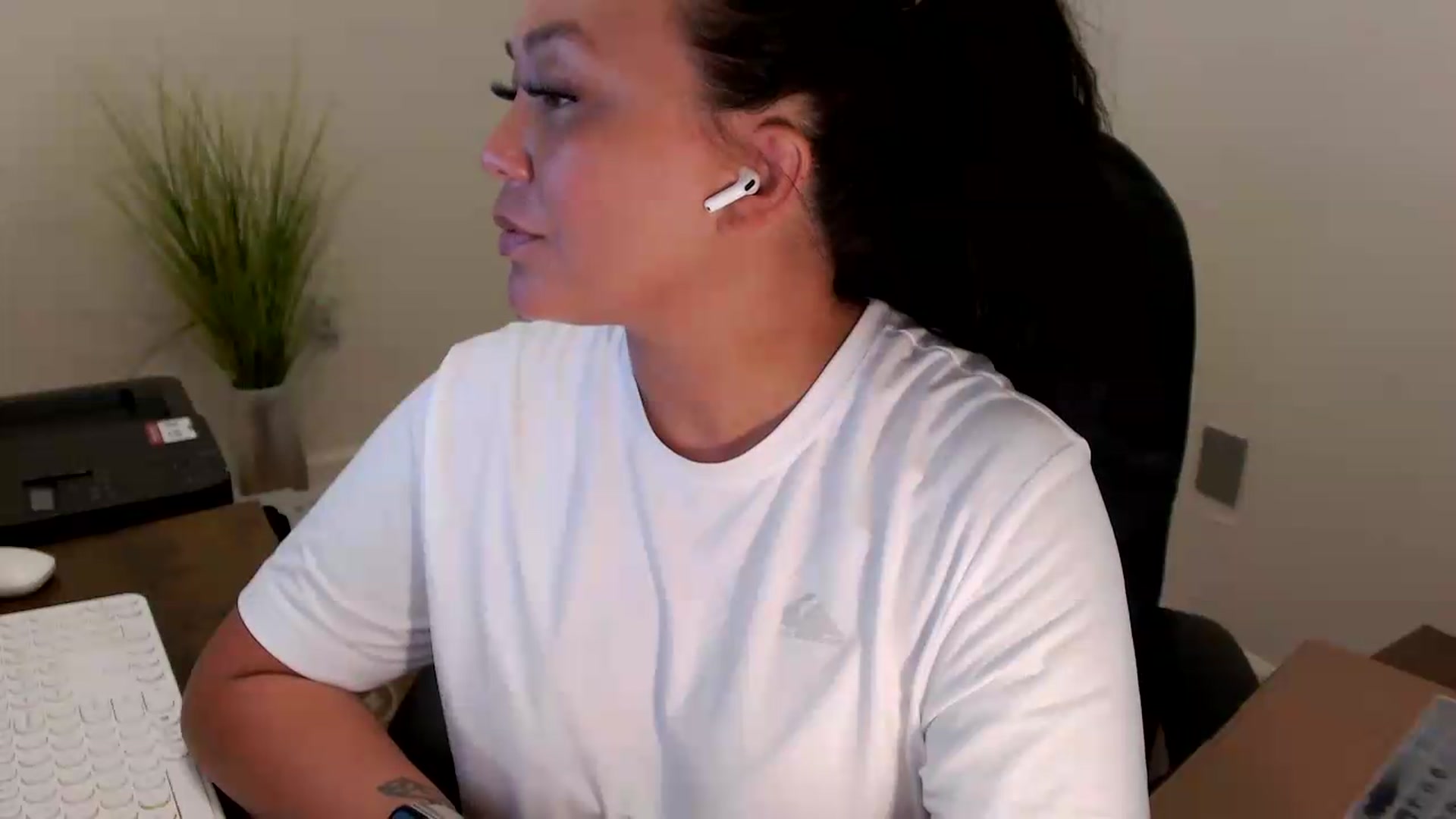 Gallery image thumbnail from MickaylaStar's myfreecams stream on, 07/06/2026, 19:15 image 12 of 20