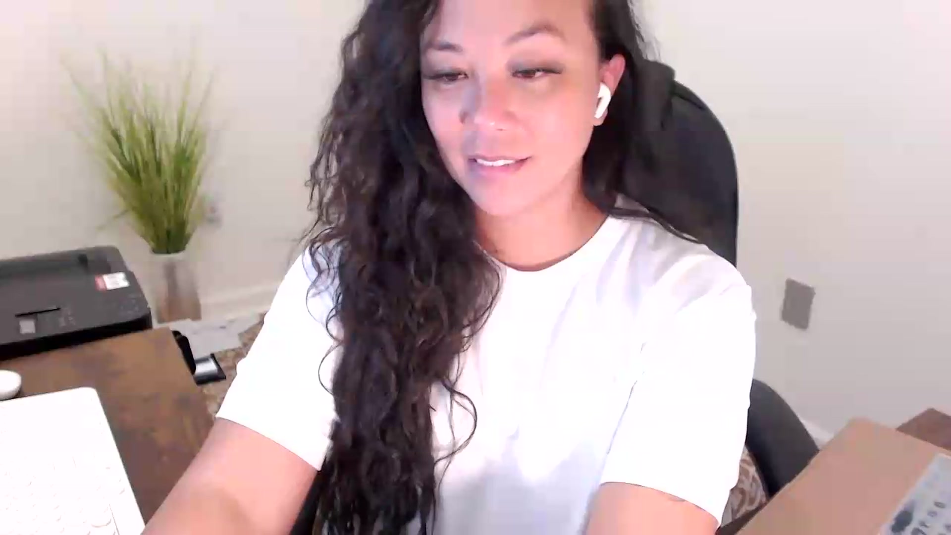 Gallery image thumbnail from MickaylaStar's myfreecams stream on, 07/06/2026, 19:15 image 8 of 20