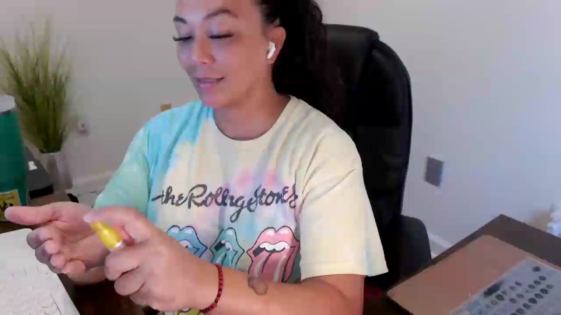 Gallery image thumbnail from MickaylaStar's myfreecams stream on, 07/07/2026, 18:01 image 1 of 20