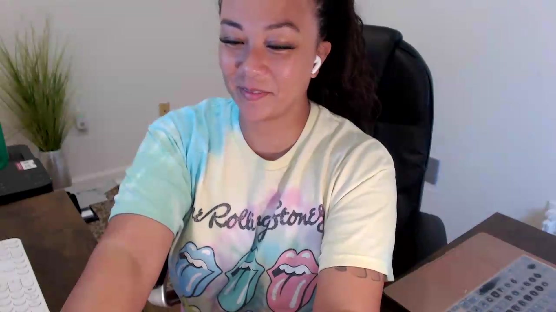 Gallery image thumbnail from MickaylaStar's myfreecams stream on, 07/07/2026, 18:01 image 13 of 20