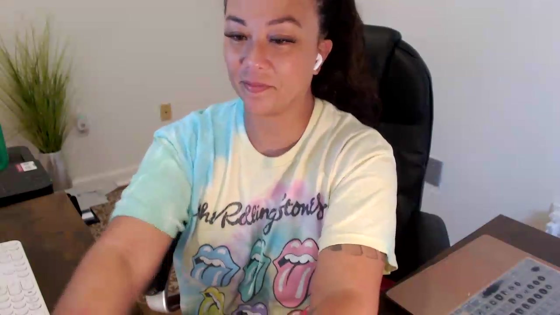 Gallery image thumbnail from MickaylaStar's myfreecams stream on, 07/07/2026, 18:01 image 16 of 20