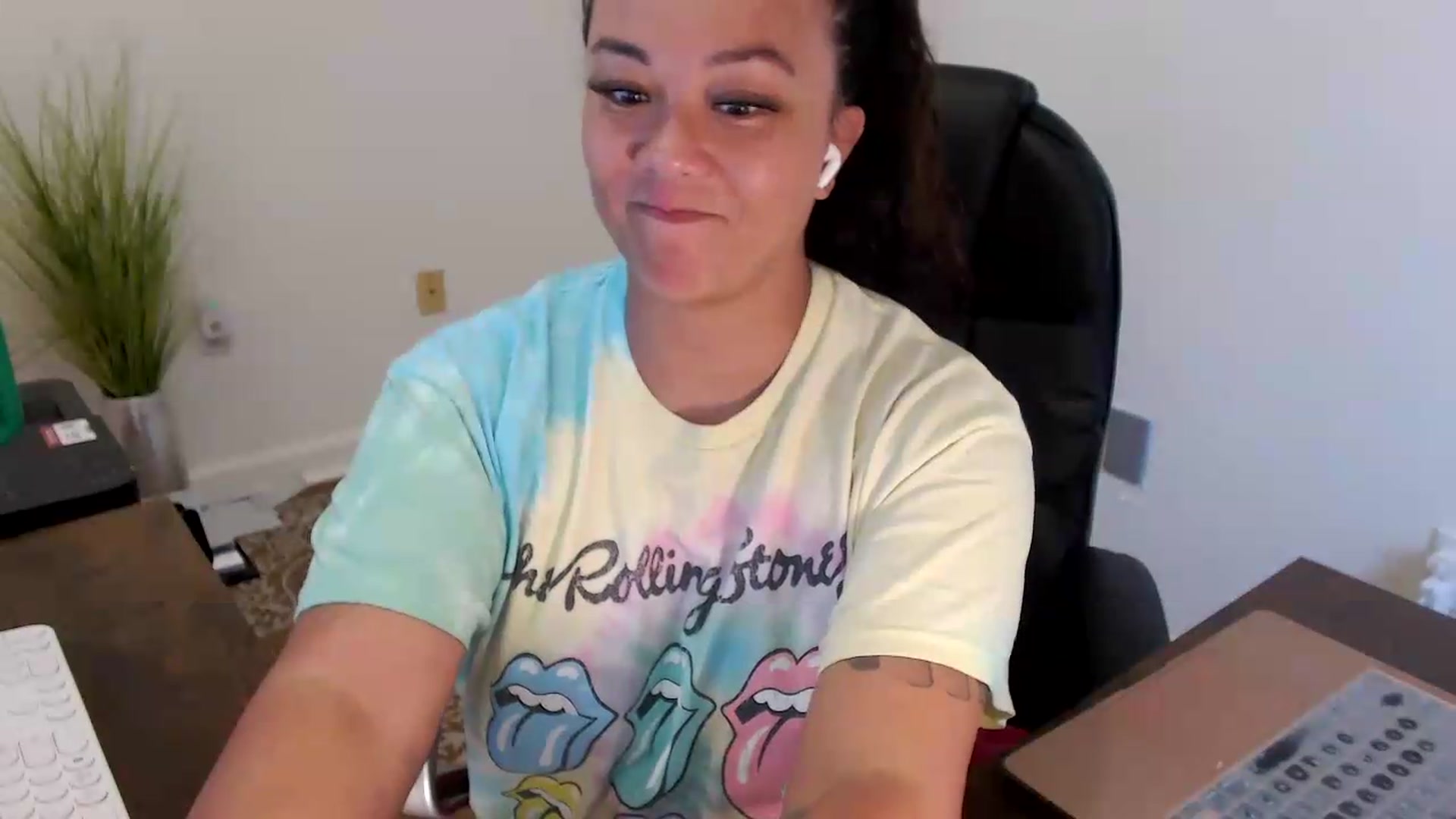 Gallery image thumbnail from MickaylaStar's myfreecams stream on, 07/07/2026, 18:01 image 15 of 20