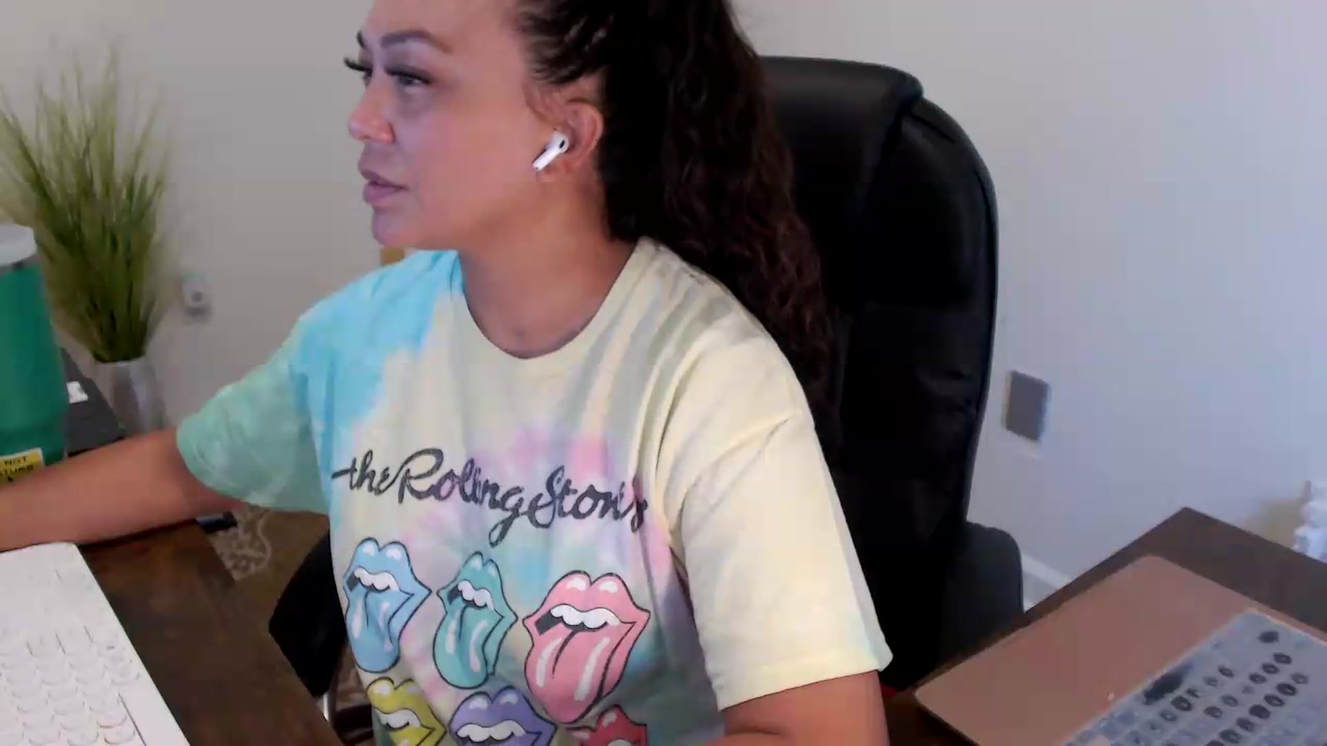 Gallery image thumbnail from MickaylaStar's myfreecams stream on, 07/07/2026, 18:01 image 2 of 20