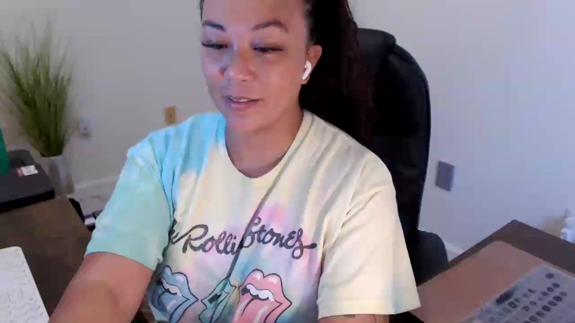 Gallery image thumbnail from MickaylaStar's myfreecams stream on, 07/07/2026, 18:01 image 9 of 20