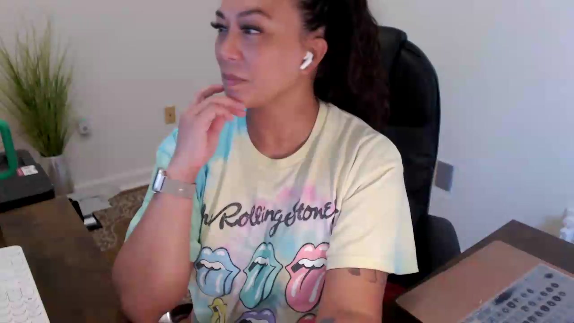 Gallery image thumbnail from MickaylaStar's myfreecams stream on, 07/07/2026, 18:01 image 18 of 20