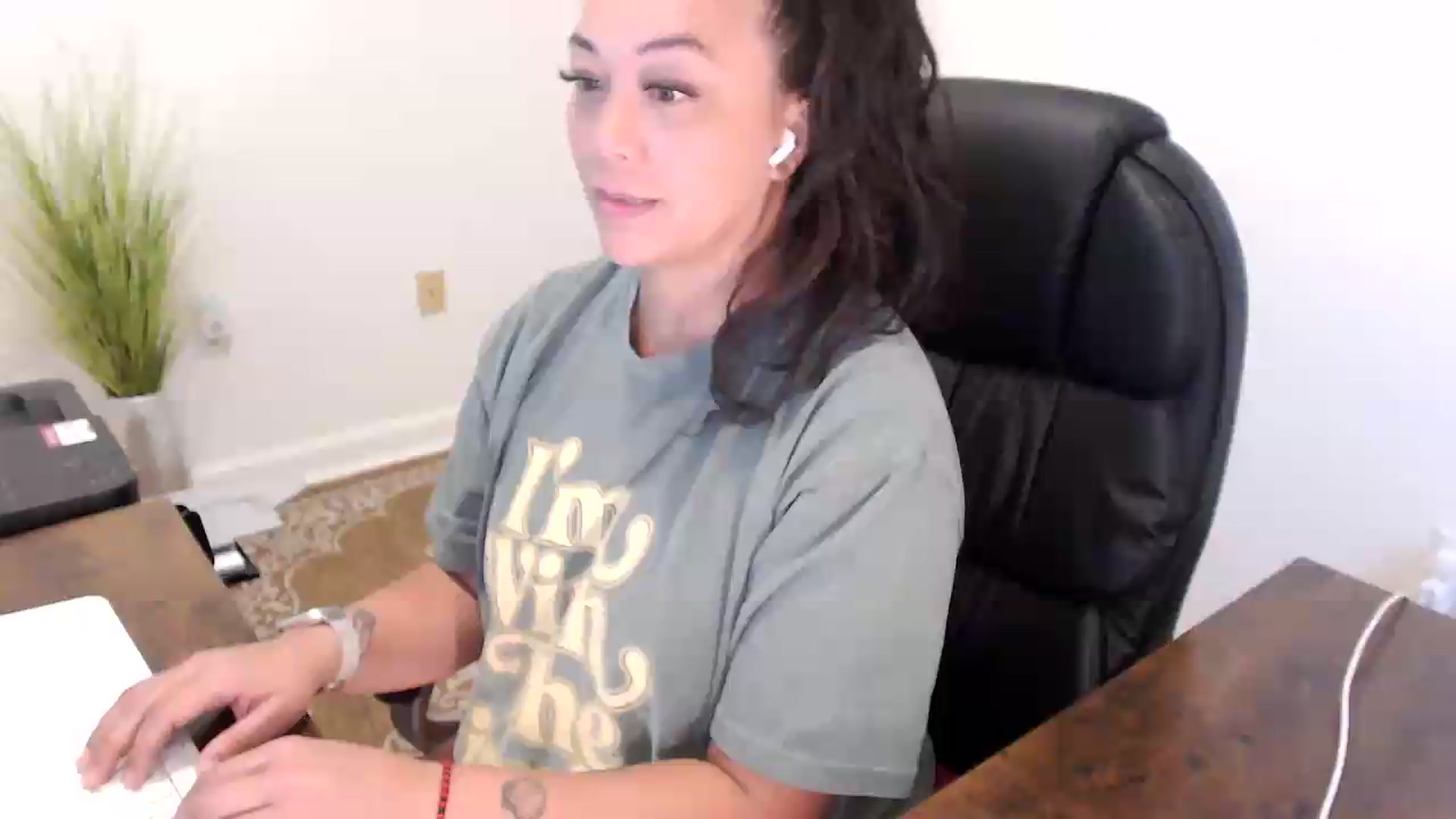 Gallery image thumbnail from MickaylaStar's myfreecams stream on, 07/08/2026, 14:50 image 1 of 20
