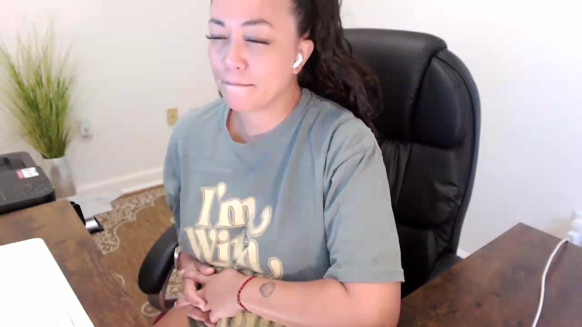 Gallery image thumbnail from MickaylaStar's myfreecams stream on, 07/08/2026, 14:50 image 11 of 20