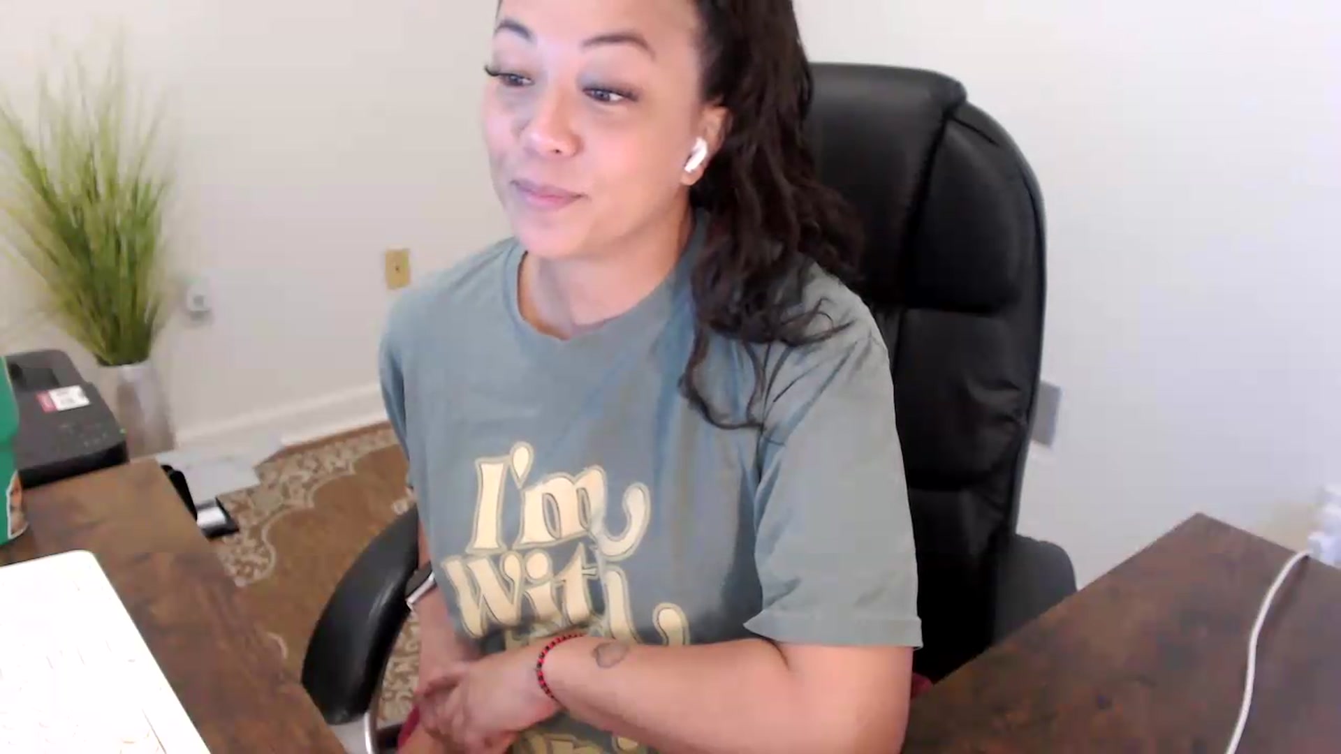 Gallery image thumbnail from MickaylaStar's myfreecams stream on, 07/08/2026, 14:50 image 16 of 20