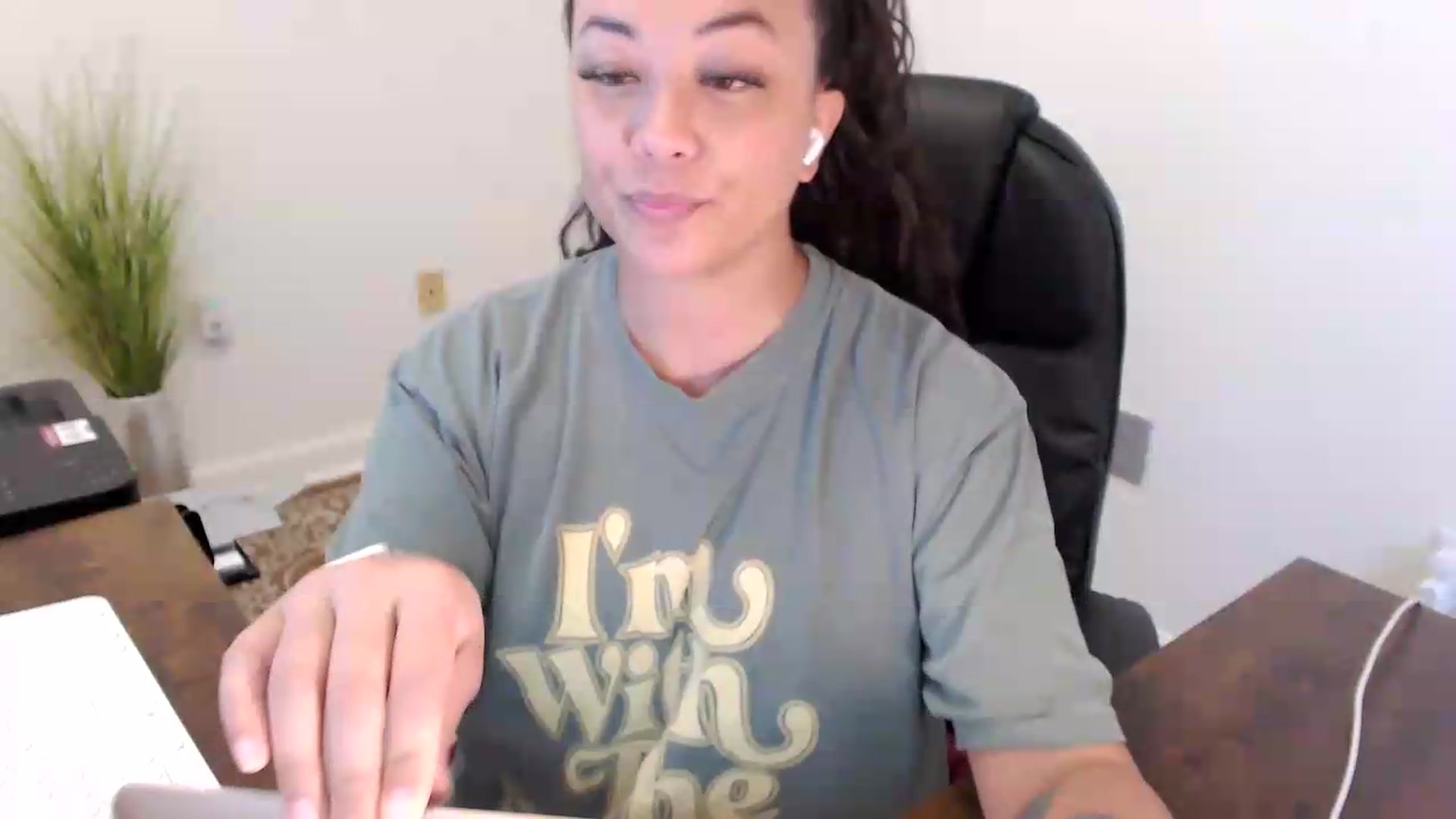 Gallery image thumbnail from MickaylaStar's myfreecams stream on, 07/08/2026, 14:50 image 7 of 20