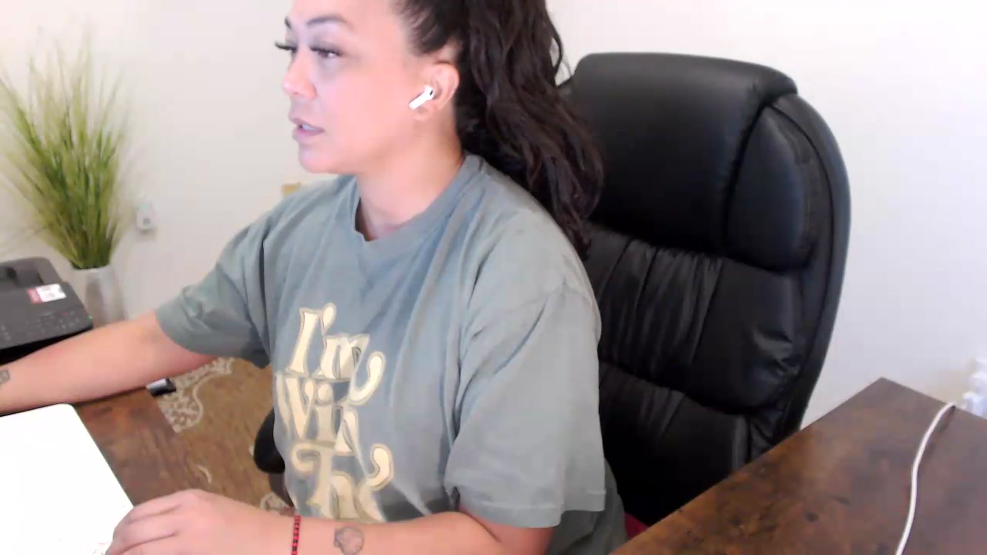Gallery image thumbnail from MickaylaStar's myfreecams stream on, 07/08/2026, 14:50 image 4 of 20