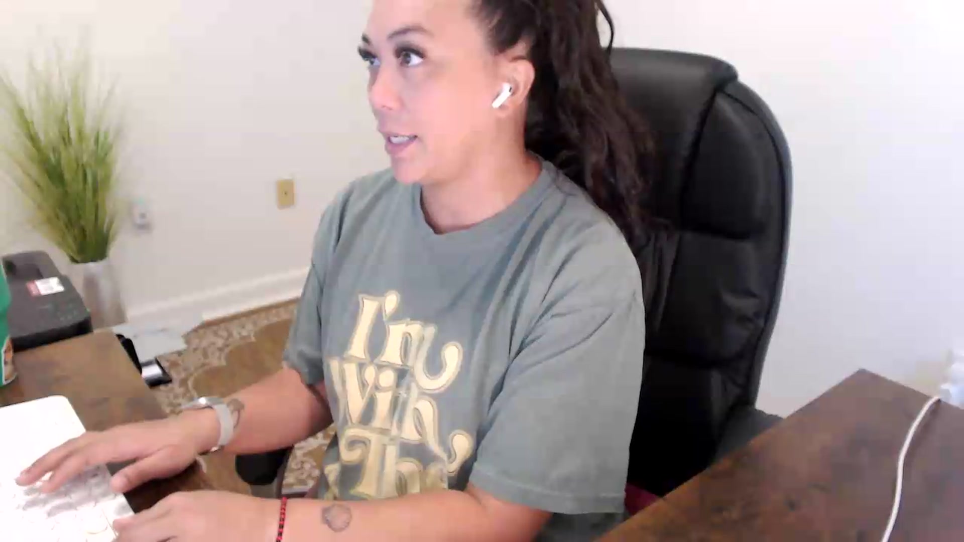 Gallery image thumbnail from MickaylaStar's myfreecams stream on, 07/08/2026, 14:50 image 18 of 20
