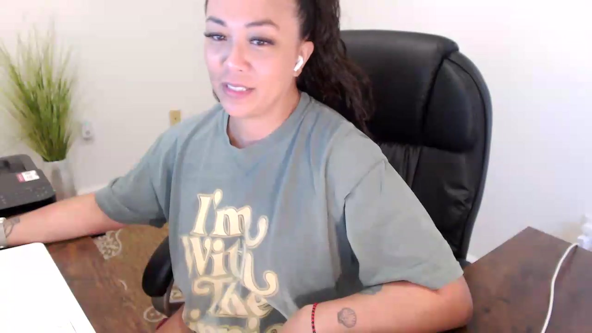 Gallery image thumbnail from MickaylaStar's myfreecams stream on, 07/08/2026, 14:50 image 10 of 20
